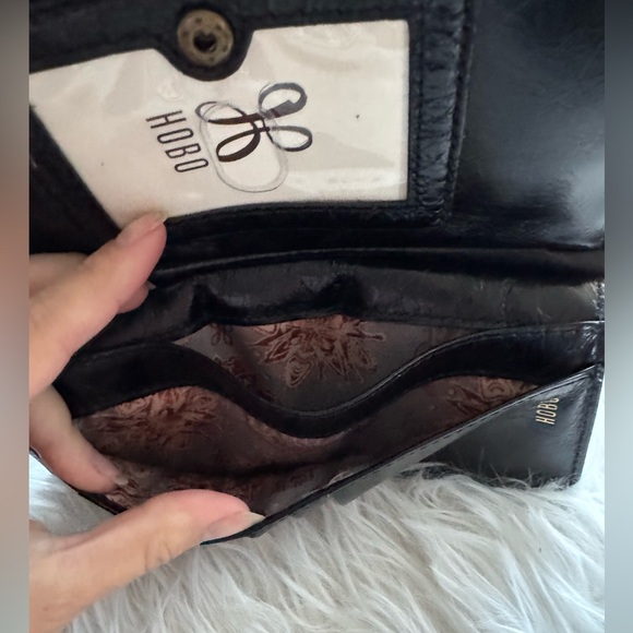 Hobo 100% Genuine Leather Gracie Wallet - Picture 4 of 6